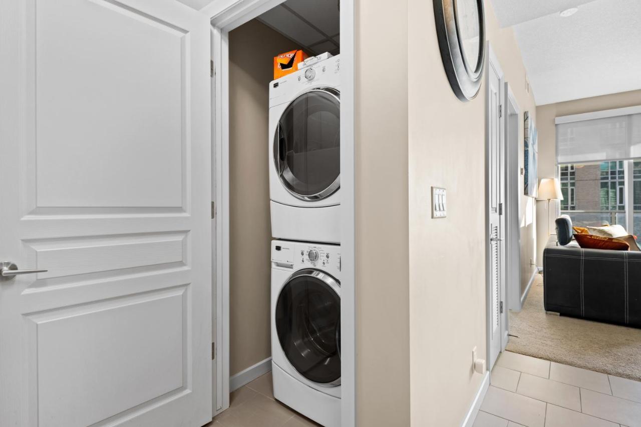 Stylish Downtown Condos By Globalstay Calgary Bagian luar foto